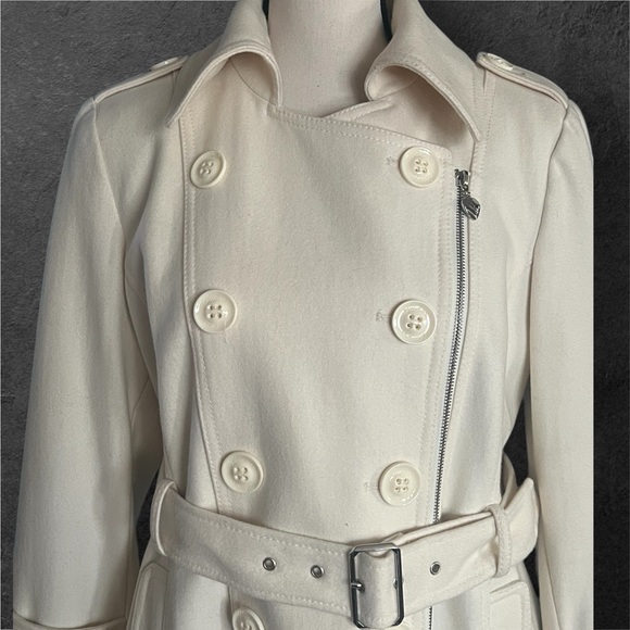 Guess Wool Blend White Diagonal zipper front belted Coat. Size Large. - Picture 4 of 13